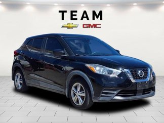 Used 2020 Nissan Kicks S image 1