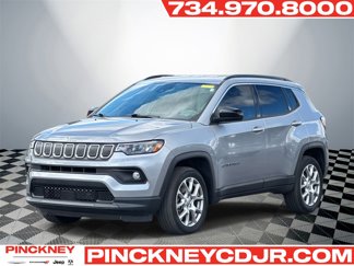 Used 2022 Jeep Compass Latitude image 1