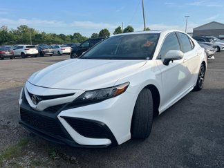 Used 2021 Toyota Camry SE image 1