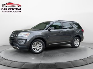Used 2017 Ford Explorer XLT image 1