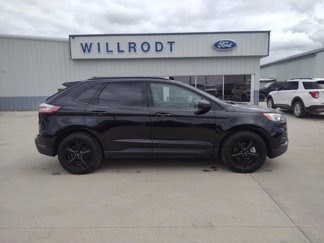 Used 2020 Ford Edge SE image 1