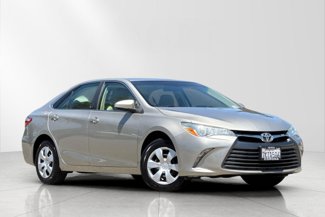 Used 2015 Toyota Camry LE image 1