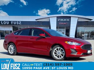 Used 2020 Ford Fusion SE image 1