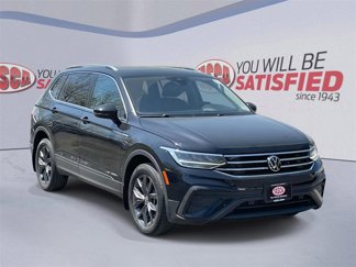 Used 2022 Volkswagen Tiguan SE w/ Panoramic Sunroof Package image 1