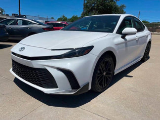 Used 2025 Toyota Camry SE image 1