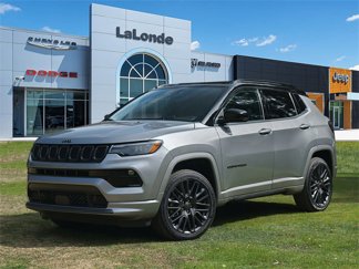 Used 2023 Jeep Compass Altitude image 1