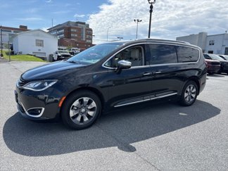 Used 2017 Chrysler Pacifica Platinum image 1