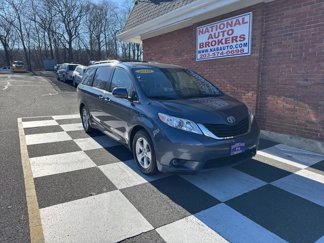 Used 2014 Toyota Sienna LE image 1