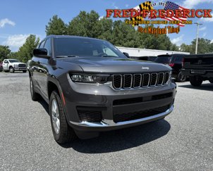 New 2025 Jeep Grand Cherokee L Laredo image 1