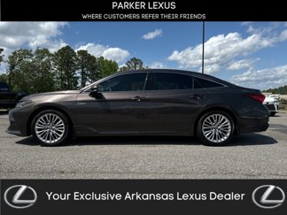 Used 2019 Toyota Avalon Limited image 1