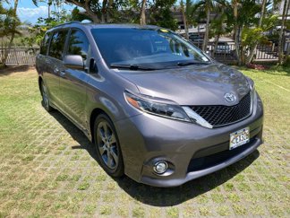 Used 2015 Toyota Sienna SE image 1