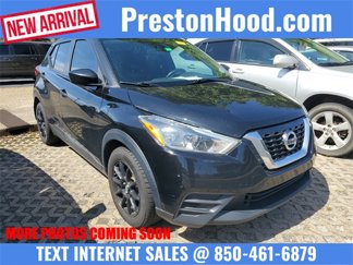 Used 2018 Nissan Kicks S image 1