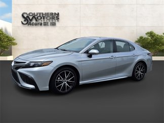 Used 2023 Toyota Camry SE image 1