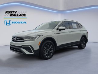Used 2022 Volkswagen Tiguan SE image 1