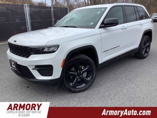 Used 2023 Jeep Grand Cherokee Altitude image 1