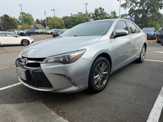 Used 2017 Toyota Camry SE image 1