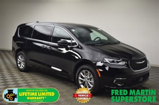 New 2025 Chrysler Pacifica Select image 1