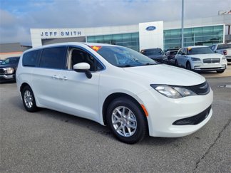 Used 2022 Chrysler Voyager LX image 1