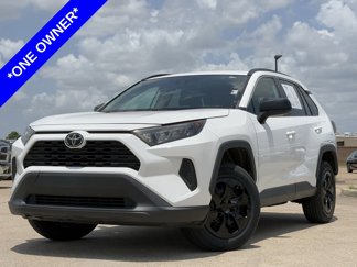 Used 2021 Toyota RAV4 LE image 1