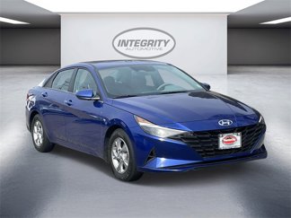 Used 2022 Hyundai Elantra SE w/ Winter Weather Package image 1