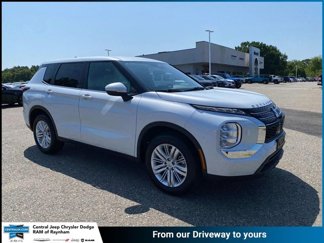 Used 2024 Mitsubishi Outlander ES image 1