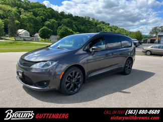 Used 2018 Chrysler Pacifica Touring-L w/ Advanced Safetytec Group image 1