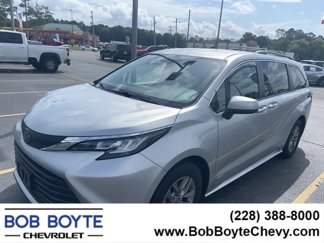 Used 2021 Toyota Sienna LE image 1