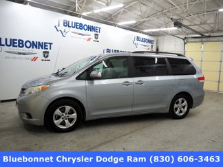 Used 2014 Toyota Sienna LE image 1