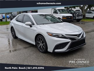 Used 2024 Toyota Camry SE image 1