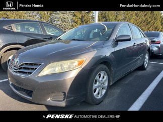 Used 2010 Toyota Camry LE image 1