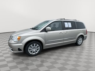 Used 2016 Chrysler Town & Country Touring image 1