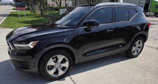 Used 2019 Volvo XC40 T4 Momentum image 1