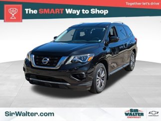 Used 2017 Nissan Pathfinder S image 1