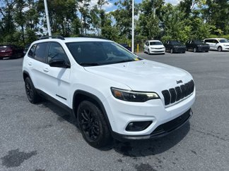 Used 2023 Jeep Cherokee Altitude Lux image 1