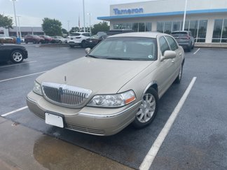 Used 2009 Lincoln Town Car Signature Limited image 1