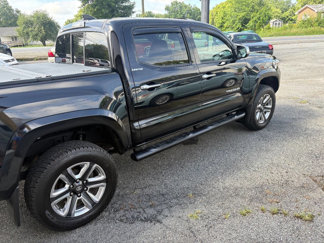 Used 2016 Toyota Tacoma Limited image 1