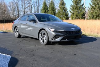 Used 2025 Hyundai Elantra Sport image 1