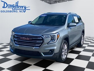 Used 2024 GMC Terrain SLT image 1
