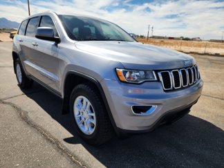 Used 2020 Jeep Grand Cherokee Laredo image 1