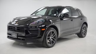 Certified 2025 Porsche Macan image 1