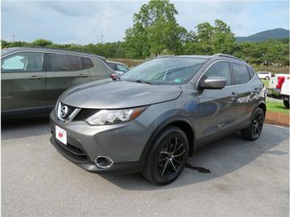 Used 2017 Nissan Rogue Sport SV image 1