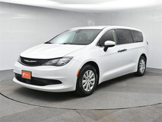 Used 2021 Chrysler Voyager L image 1