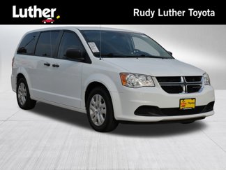 Used 2020 Dodge Grand Caravan SE w/ UConnect Hands-Free Group image 1
