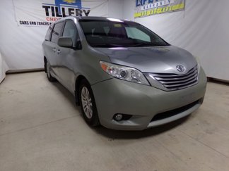 Used 2016 Toyota Sienna XLE image 1