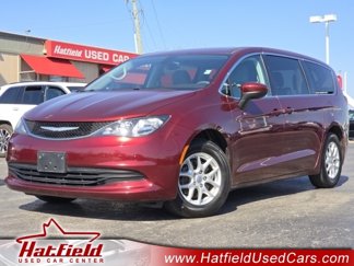 Used 2017 Chrysler Pacifica Touring image 1