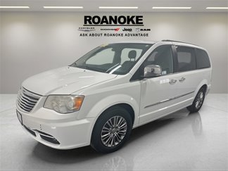 Used 2014 Chrysler Town & Country Touring-L w/ Driver Convenience Group image 1