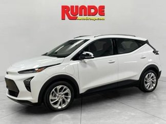 Certified 2022 Chevrolet Bolt EUV LT w/ Driver Confidence Package image 1