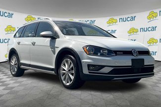 Used 2017 Volkswagen Golf Alltrack SE image 1