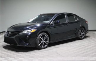 Used 2018 Toyota Camry SE image 1