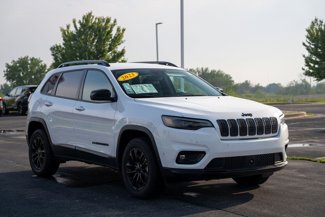 Used 2023 Jeep Cherokee Altitude Lux image 1